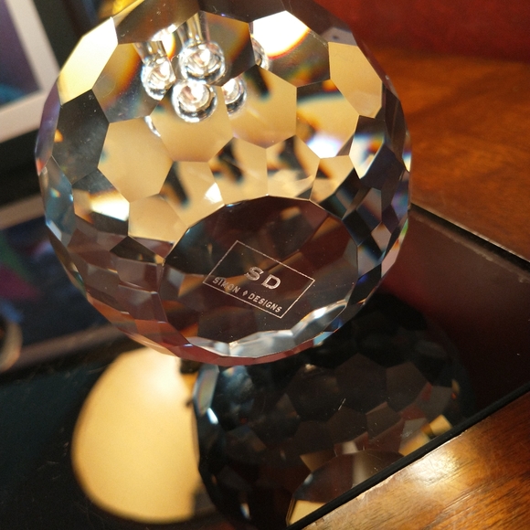 Simon Designs - Crystal Faceted Apple Paperweight - Approximately 3"T - Picture 4 of 5